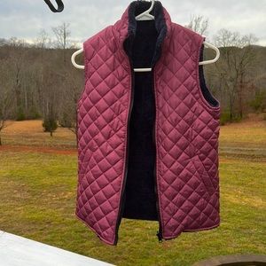 Stunning purple vest with navy blue fuzz on the inside. Size small.